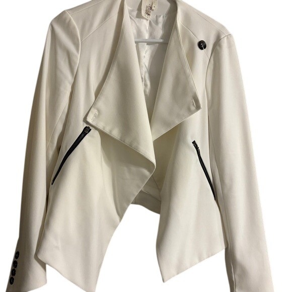 Jackets & Blazers - White Cropped Asymmetrical Open Front Blazer Jacket with Black Zipper Details‎